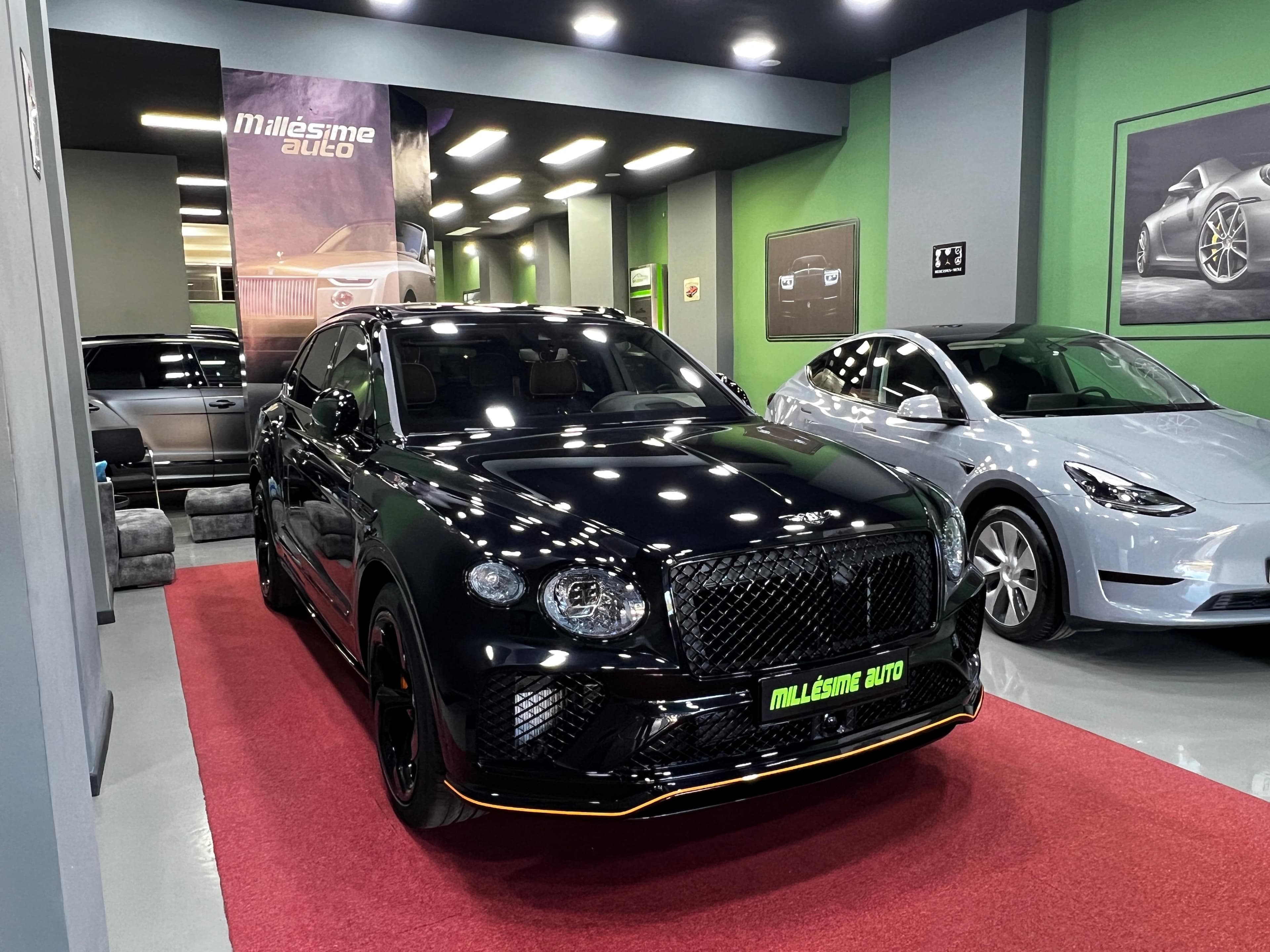 Bentley Bentayga dans le showroom Millesime Auto à Rabat