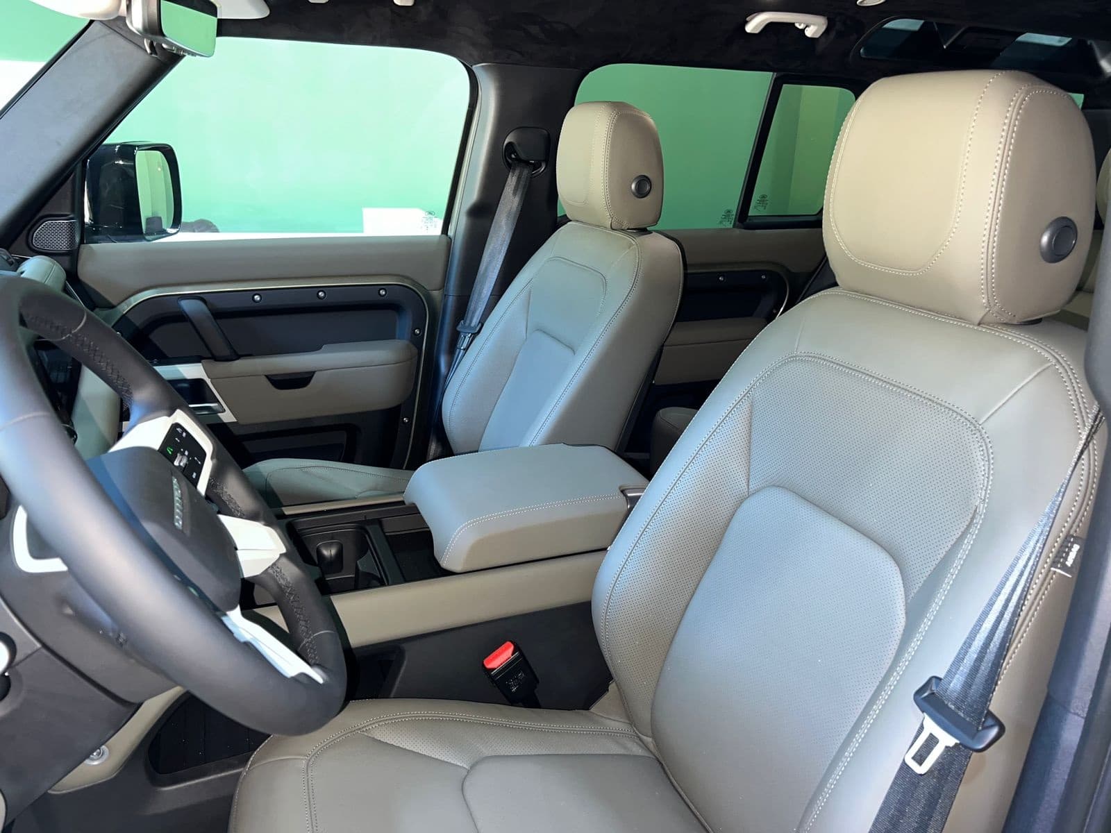 Land Rover Defender 2024