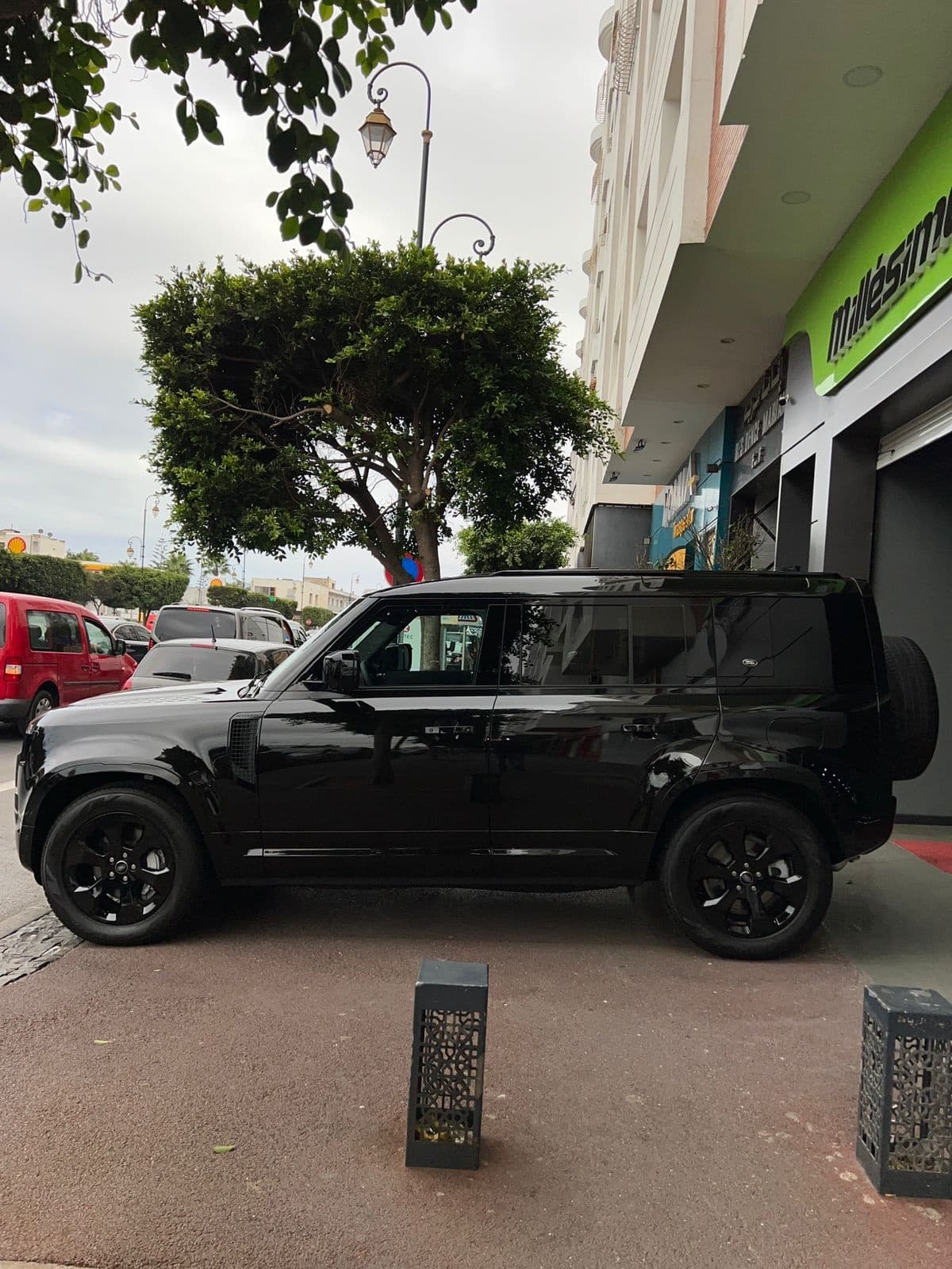 Land Rover Defender 2024