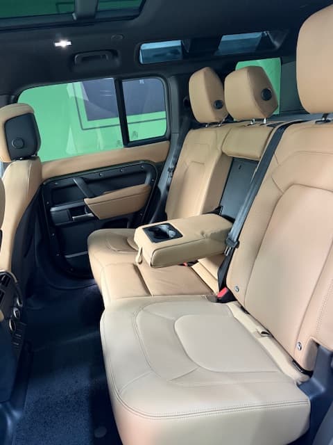 Land Rover Defender 2026